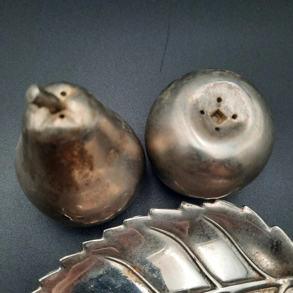 International Silver Company Leaf Tray with Apple & Pear‎ Shakers – Silverplate